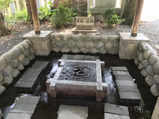 大垣八幡神社　自噴水
