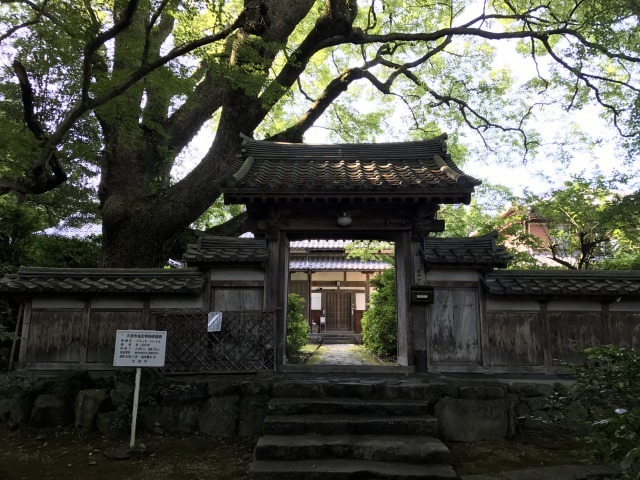 円興寺　山門