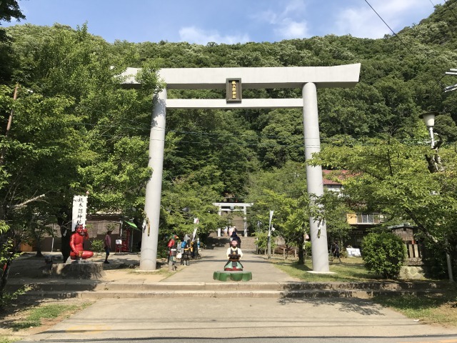 桃太郎神社　第一の鳥居