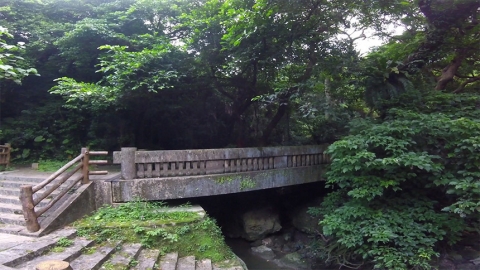末吉公園　滝見橋