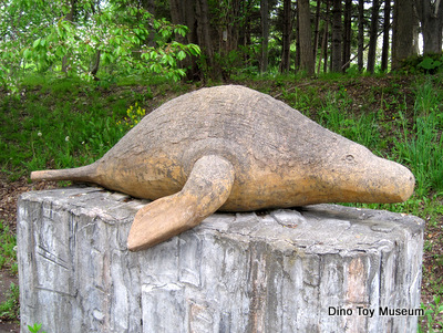 滝川東公園のステゴサウルス